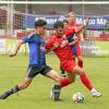 Rains Jake Parish (in Rot) reihte sich beim 4:0 gegen den TSV Burgheim in die Torschützenliste ein.