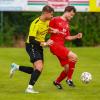 Umkämpfte Partie: Stefan Eigen (links) und der FC Illdorf hatten es mit Moritz Hille (rechts) und dem FC Zell/Bruck zu tun.