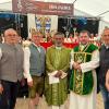 Bürgermeister Franz Moll, Landrat Stefan Rößle, Don James, Pfarrer Markus Lidel, Bürgermeister Dr. Stefano Passarini und Giulio Rontini, jahrzehntelang Organisator der Treffen zwischen den Gemeinden, beim Empfang in Oberndorf.             