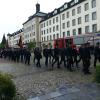 Zahlreiche Feuerwehren mit Fahnenabordnungen aus nah und fern nahmen an der Weihe des neuen Fahrzeuges in Ursberg teil.