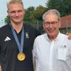 Ein wenig Glanz der Goldmedaille von Olympiasieger Oliver Zeidler (links) fällt auch auf Ulm: Der Ruderer wird schon seit geraumer Zeit von Professor Jürgen Steinacker sportmedizinisch betreut.