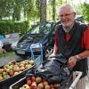 Mosterei-Helfer Konrad Bobinger blickt voller Zuversicht der diesjährigen Obstpressen-Saison entgegen