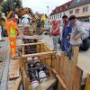 Besprechung über dem Schacht: Die Baustelle Oswaldplatz soll in dieser Woche fertiggestellt werden.