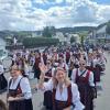 Der Musikverein Krumbach hatte vor der beginnenden 66. Festwoche außergewöhnliche Auftritte beim Schützenfest in Willingen/Usseln:
Als Festkapelle des dortigen Schützenfestes mussten innerhalb zweieinhalb Tagen zehn Kilometer Marschmusik und acht Stunden Unterhaltungsmusik absolviert werden.