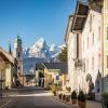 Das Massiv des Watzmannes prägt die Kulisse von Berchtesgaden - besonders eindrucksvoll bei Kaiserwetter.