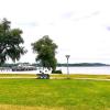 Liegen und entspannen in der Pause: Dazu bietet sich etwa der Chiemseestrand bei Felden an.