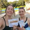 Zufriedene Gesichter nach absolvierten 800 Metern Schwimmen. Lisa Gilz (links, Redakteurin beim Landsberger Tagblatt) und Christina Brummer (DZ-Redakteurin).