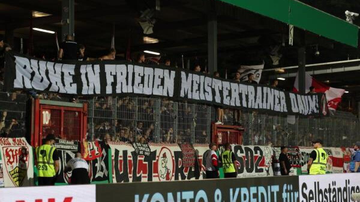 Trauerfeier Für Christoph Daum Im Kölner Stadion