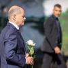 Bundeskanzler Olaf Scholz (SPD) bei der Trauerfeier in Solingen. Nach dem Messerattentat beim dortigen Stadtfest muss Scholz zeigen, was das Land sonst oft schmerzlich bei seinem Kanzler vermisst: Führungsstärke. 