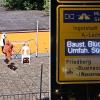 Auf einer Augsburger Dachterrasse mussten drei Kuscheltiere dran glauben und an der Stadtgrenze zu Friedberg beginnt Südtirol.