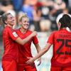 Matchwinnerin Sembrandt (l) führte den FC Bayern mit zwei Toren zum Auftaktsieg.