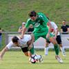 Während Florian Eising (links) mit seinem TSV Wertingen strauchelte, schoss Felix Hafner (rechts) den FC Gundelfingen früh im Derby zur Führung. Am Ende stand ein klarer 4:0-Erfolg des Bayernliga-Absteigers beim Landesliga-Aufsteiger. 