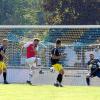 Alexander Kinder (Zweiter von links) überwindet hier Gästekeeper Arbnor Nimanaj zum Dillinger 1:1-Ausgleich kurz vor der Pause. Am Ende hieß der Derbysieger im Donaustadion aber FC Lauingen.