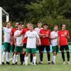 Ähnliche Abwehrbollwerke wie hier bei einem Eckstoß in der letzten Begegnung im Juni: Der TSV Jetzendorf und der TSV Aindling (rote Trikots) trennen sich in der Landesliga Südwest mit 1:1.