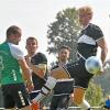 Laurin Völlmerk (rechts), der spektakuläre Neuzugang vom FC Gundelfingen, stellte mit zwei Treffern im Derby gegen den BSC Heretsried die Weichen auf Sieg für die SG Adelsried/Welden II.  Paul Spielberger und Nico Braunwalder beobachten die Aktion. Benedikt Vesely (links) kann nicht mehr eingreifen.