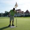 Als Head-Greenkeeper ist Stefan Pallmann für den Rasen am Wittelsbacher Golfclub verantwortlich. 