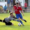 Florian Scherer von der SG Mödingen/Finningen umkurvt Heimkeeper Robin Böhm, bringt den Ball aber nicht im Tor unter – im Gegensatz zur SG Wittislingen/Ziertheim II, die das Derby 2:0 gewann.