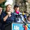 Katrin Ebner-Steiner, Vorsitzende der AfD-Fraktion im Bayerischen Landtag, steht beim politischen Frühschoppen auf dem Volksfest Gillamoos im Schlosspark auf der Bühne der AfD.