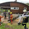 Im Keller des Tennisheims Ambach stand das Wasser am Montagvormittag fast bis unter die Decke. Wichtige Geräte, Biertischgarnituren, aber auch die Weinvorräte wurden unter Wasser gesetzt. Die Feuerwehr pumpte die Räume aus.