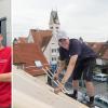 Andreas Prokscha (links) absolviert im Betrieb von Benedikt Lohner (Mitte) eine Ausbildung zum Anlagenmechaniker für Heizung-, Sanitär und Klimatechnik. Niklas Langer (rechts) macht eine Zimmererlehre im Meisterbetrieb von Andreas Riedl.