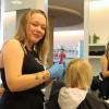 Leonie Hartmann aus Holzheim macht im Salon Ciannarelli in Pfuhl eine Ausbildung zur Friseurin.