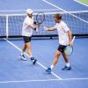 Tim Pütz (l) und Kevin Krawietz dürfen bei den US Open auf den Titel hoffen.