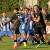 Die Spieler des TSV Buchbach (dunkle Trikots) wehrten sich engagiert, aber letztlich erfolglos. Der FV Illertissen gewann mit 3:0 und zog ins Viertelfinale des Totopokals ein.