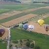 Blick von oben auf sechs der Heißluftballons, die vor zehn Jahren in die Höhe gingen.