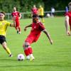 Der FC Königsbrunn, am Ball Emre Cevik, hat in Germaringen gute Chancen einen Punkt zu holen.