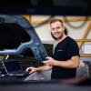 Dennis Christ hat 2020 das Start-up DC Connected Car GmbH gegründet. Sein „Headquarter“ ist die Kfz-Werkstatt seines Vaters Ralf Christ in Nersingen-Leibi. 