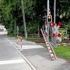 In Blaustein ist eine Bahnschranke von einem Lkw abgerissen worden.