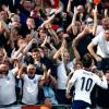 Die Fans in Dublin bejubeln Englands Jack Grealish nach seinem Tor in der 26. Spielminute.