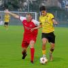 Nicht aufgegeben und einen Punkt geholt haben die Spieler des SV Wörnitzstein-Berg (in Rot, mit Pascal Dietrich) gegen den TSV Gersthofen (mit Jermaine Meillinger).