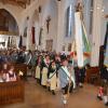 Fahnenabordnungen aus ganz Bayern zogen in die Nördlinger Kirche Sankt Salvator ein.