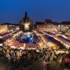 Blick auf den Nürnberger Christkindlesmarkt. Um die GEMA-Gebühren auf Weihnachtsmärkten gibt es Streit zwischen GEMA und Kommunen. (Archivbild)