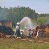 Die Löscharbeiten in Behlingen dauerten noch bis in die Abendstunden des darauffolgenden Tages an. Rund 170 Feuerwehrkräfte waren hier im Einsatz.