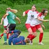 Viel Getümmel vor dem Tor, aber keine Treffer. Im Landkreisderby trennten sich der SSV Anhausen und der CSC Batzenhofen-Hirblingen torlos. Hier kommt Sabine Gaugenrieder (SSV) nicht gegen Anne Ellenrieder, Franziska Müller und  Angelina Frisch (alle CSC) an. 