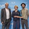 Das Foto zeigt Festivalleiter Matthias Helwig (links) mit Corinna Harfouch und Robert Gwisdek.