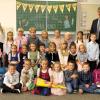 Klasse 1a der Grundschule Kühbach mit Lehrerin Vanessa Rutsch und Bürgermeister Karl-Heinz Kerscher.