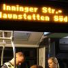 Unter anderem an der Haltestelle Inninger Straße in Augsburg kam es am Dienstag zu Irritationen, weil die Bus-Anzeige fälschlicherweise das Fahrtziel Haunstetten-Nord angab.