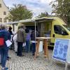 Mehr als 100 Bürger und Bürgerinnen gaben am Dienstag auf dem Höchstädter Marktplatz ihr Brunnenwasser für eine Analyse ab. 