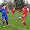 In der jüngeren Vergangenheit konnte der SV Wörnitzstein-Berg (mit Spielertrainer Dominik Bobinger, rechts) seine Duelle gegen den VfL Günzburg (mit Benjamin Wahl, in Blau) gewinnen. Die letzte Niederlage des SVW gegen den Kontrahenten liegt zwei Jahre zurück. 