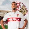 Weißes Shirt, roter Brustring, goldene Schrift: Der VfB Stuttgart geht revolutionäre Wege mit seinem neuen Trikot.