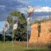 Auf dem Gelände des Golfclubs GC Lechfeld in Königsbrunn (Landkreis Augsburg) soll einst die historische „Schlacht auf dem Lechfeld“ stattgefunden haben. Auch derzeit ist es Schauplatz heftiger Auseinandersetzungen.