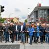 Die neue Mitte ist fertig: Königsbrunns Bürgermeister Franz Feigl eröffnete nach dreijähriger Bauphase das Zentrum an der Bürgermeister-Wohlfarth-Straße. 