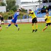 Gegen die starke Lagerlechfelder Abwehr (gelbe Trikots) fand der TSV Bobingen, im Bild Nicolai Petereit, nur selten wirksame Mittel.