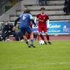 Das Aufsteigerduell war schnell entschieden: Schon zur Pause führte der FC Königsbrunn (rote Trikots) gegen den FC Bad Wörishofen (blaue Trikots) mit 4:0.