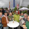 Trotz kühlen Temperaturen und gelegentlichen Regenschauern kamen am Freitagabend mehrere hundert Menschen zum Weinfest nach Königsbrunn.