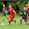 Der Weißenhorner Kapitän Tim Räpple (am Ball) und seine Teamkollegen haben nach dem Derbysieg wieder Blickkontakt zur Tabellenspitze.