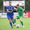 Konnte von den Menninger Gegenspielern oftmals nur durch Fouls gestoppt werden: SVK-Spielertrainer Florian Tarnick (rechts).